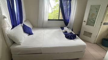 Room, Mountain View | Bed sheets