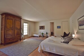 4 chambres, fer et planche à repasser, Wi-Fi, draps fournis