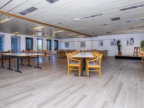 Apartment | Dining - 6 Person Holiday Park Home in Glesborg (Glesborg)