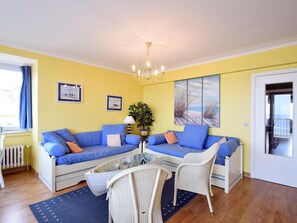 Living area - Seaview Stay w/ Parking (De Haan)