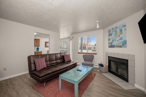 Beautiful 2BR APT 4 ⭑ Workspace ⭑ Keurig ⭑ AC