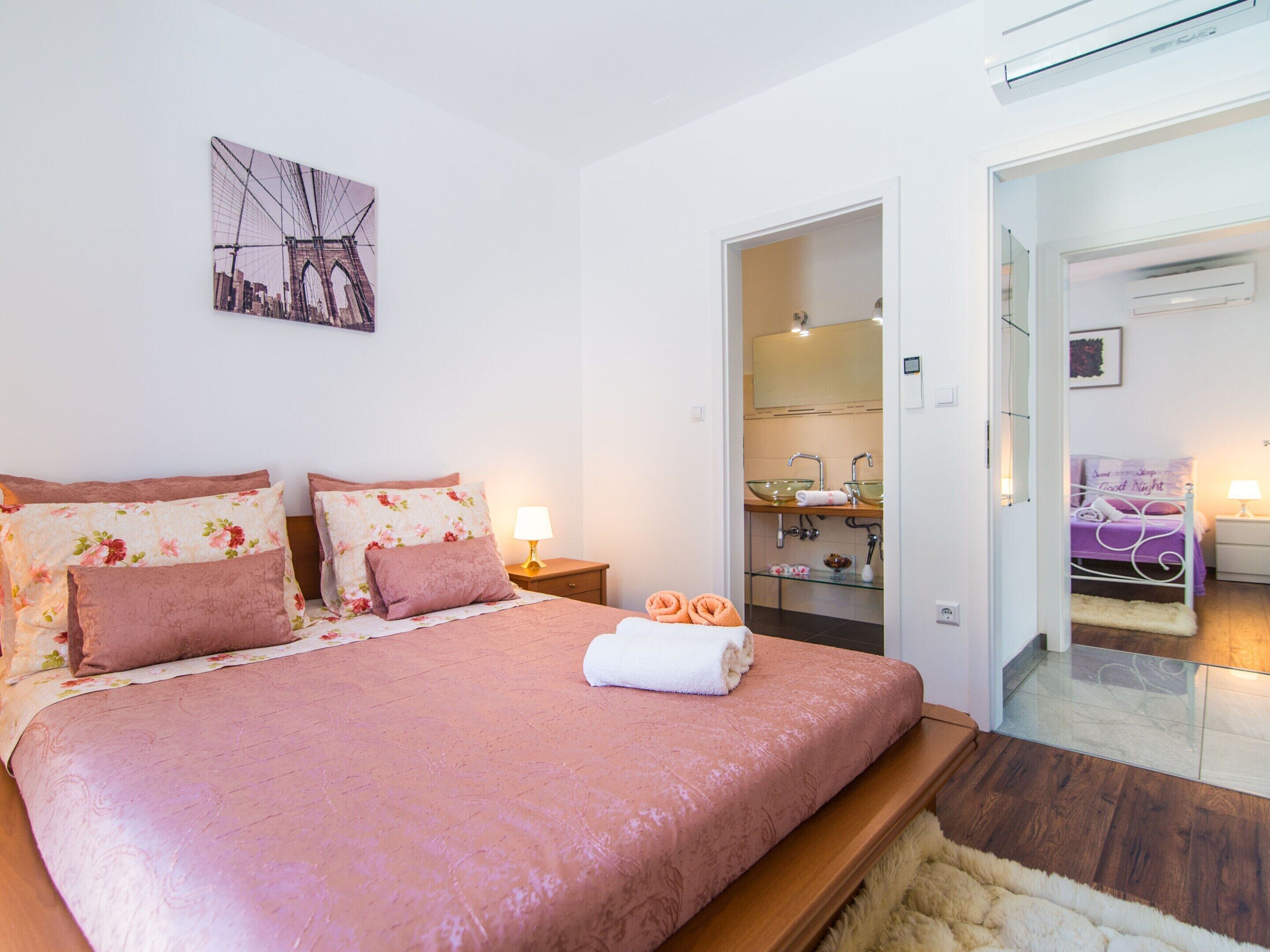 Biệt thự | 3 phòng ngủ, trang bị nội thất với thiết kế riêng biệt 