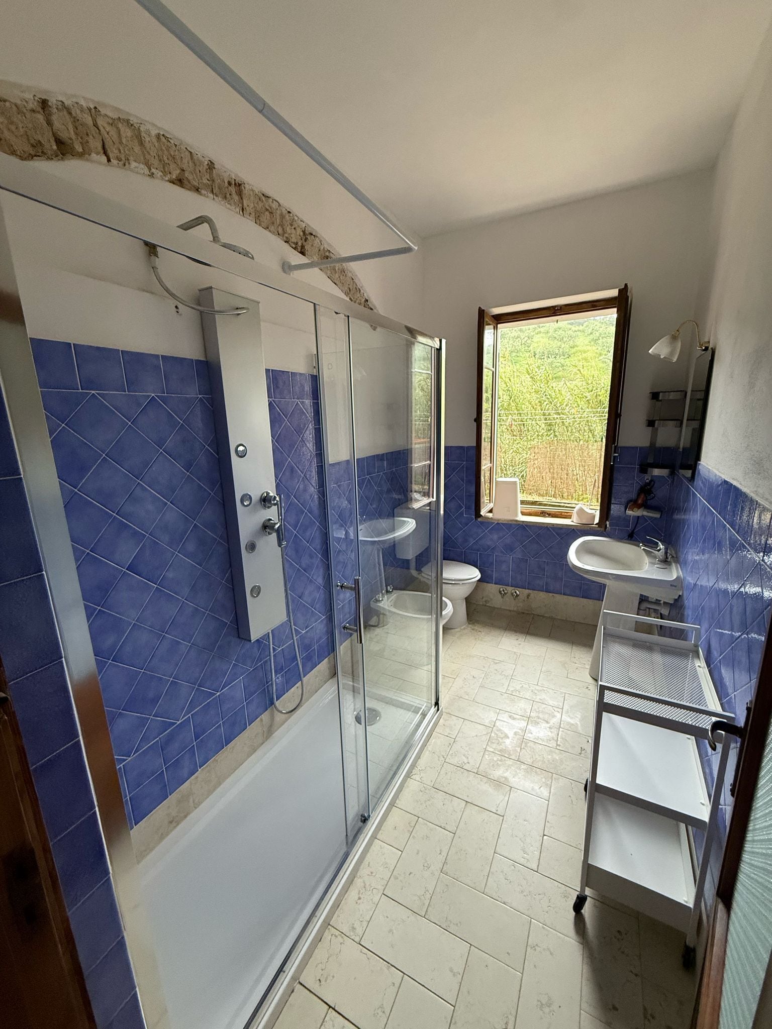 Doccia, asciugacapelli, bidet, asciugamani