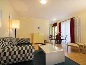 Living area - Apartment With 1 Bedroom and Balcony (Heringsdorf)