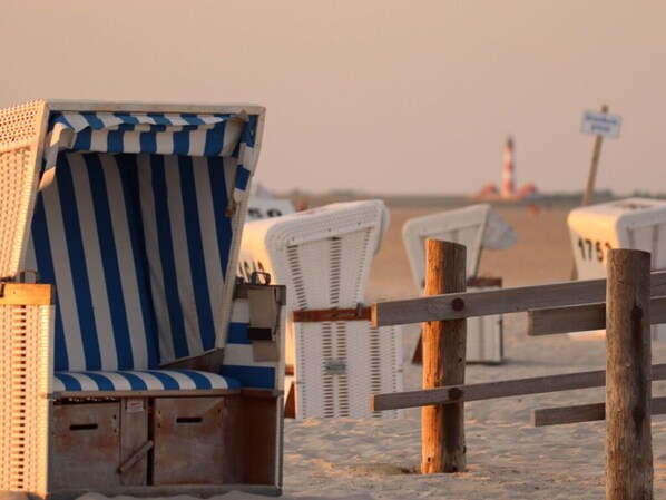 4 bedrooms, individually furnished, iron/ironing board - Weisses Dunenhaus (St. Peter-Ording)