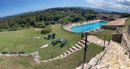 Spacious Holiday Home With Garden