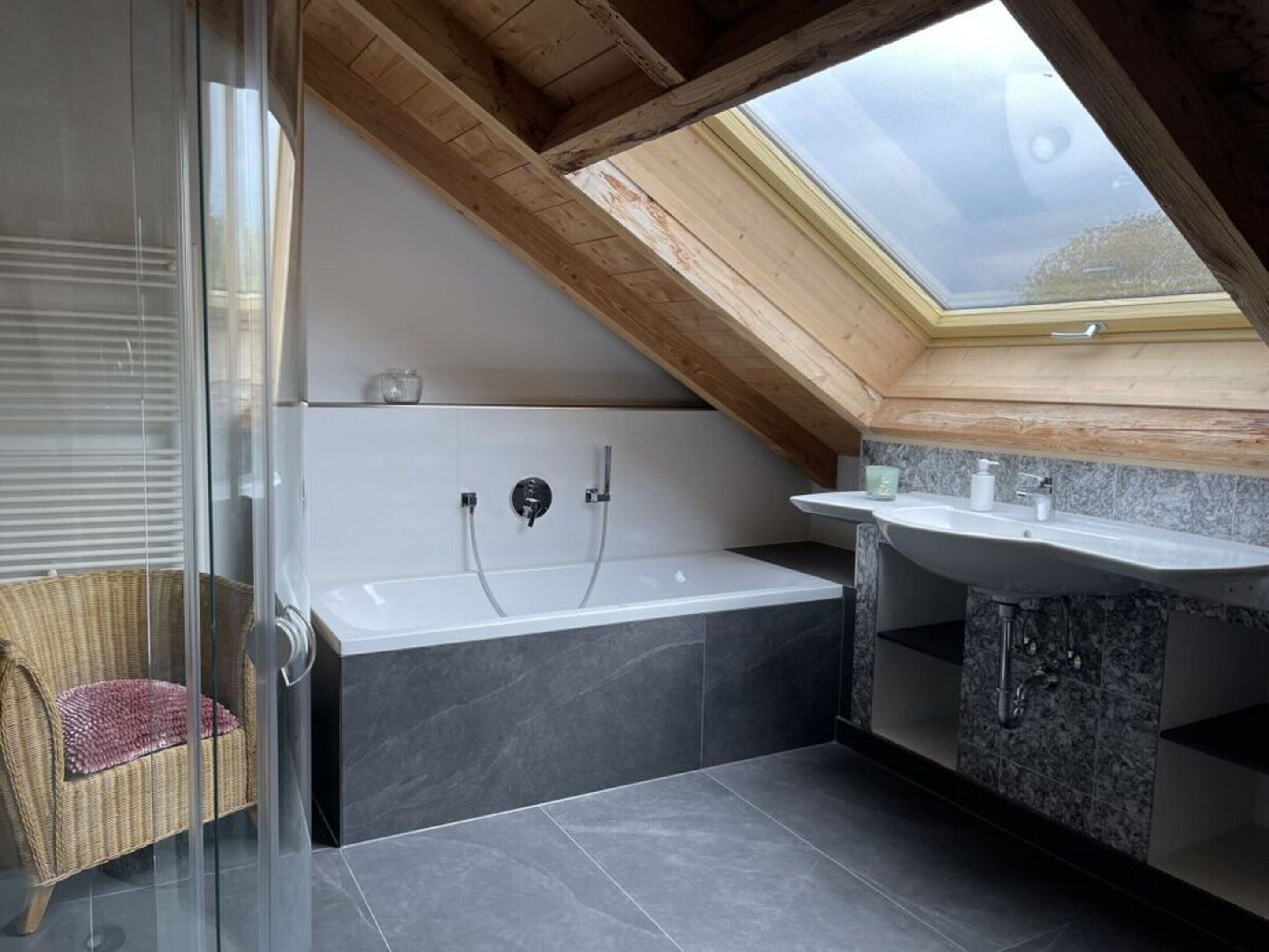 House | Bilik Mandi