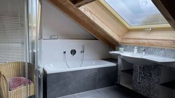 House | Bilik Mandi