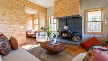 TV connectée, cheminée, chaßne hi-fi, espaces bureaux