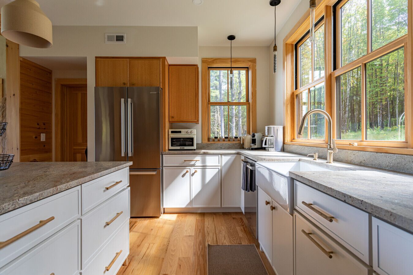 冷蔵庫、電子レンジ、オーブン、コンロ