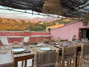 Outdoor dining - Maison de Charme au Cœur de la Balagne en Corse - vue mer et Montagnes (Cateri)