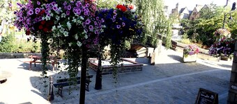 Apartment overlooking the river in the heart of Hebden Bridge - Pet friendly!