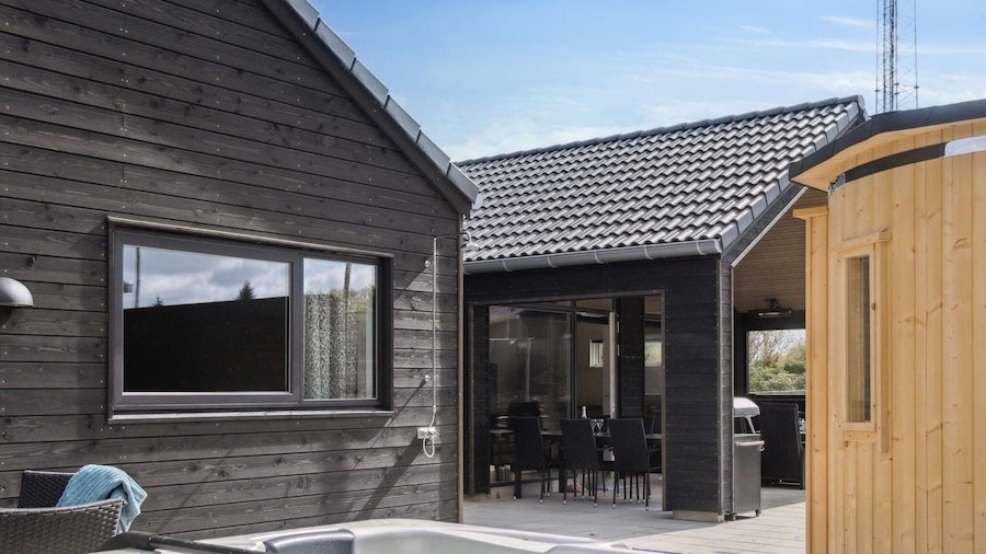 5 Star Holiday Home in Dronningmolle