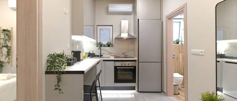 Réfrigérateur, un four, cafetiÚre-théiÚre, grille-pain