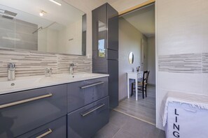 Private kitchen - Christopha, holiday house with private pool (La Dornac)