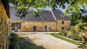 A stone building with a gravel driveway and a small garden area. - Christopha, holiday house with private pool (La Dornac)