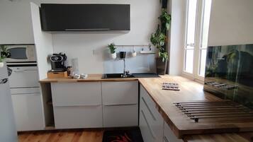 KylskÄp, mikrovÄgsugn, spishÀll och diskmaskin