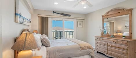 2 makuuhuonetta, työpöytä, silitysrauta/-lauta, ilmainen Wi-Fi