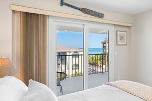 2 quartos, escrivaninha, ferros/tábuas de passar roupa