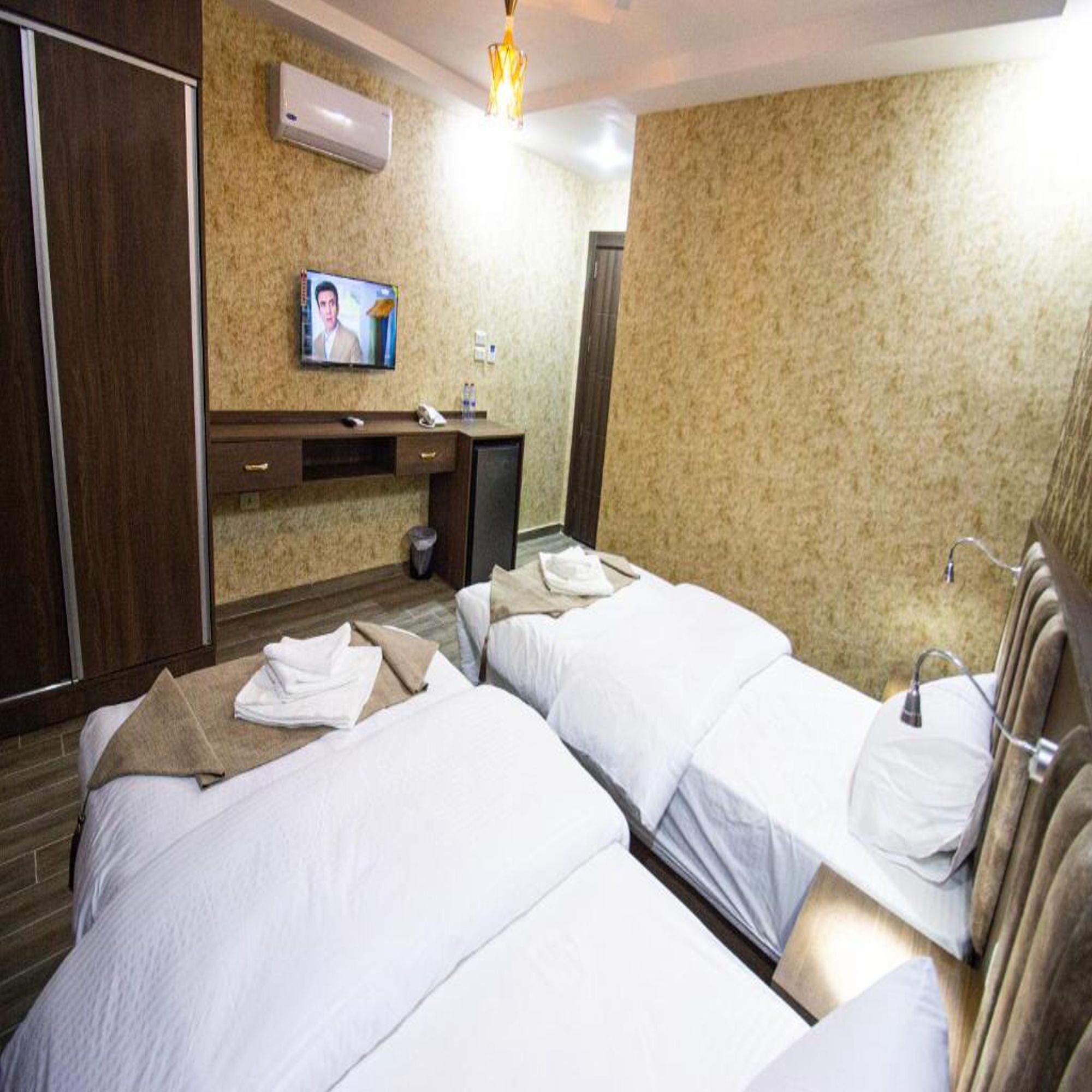 Habitació amb dos llits individuals Deluxe | 1 dormitori i wifi gratuïta 