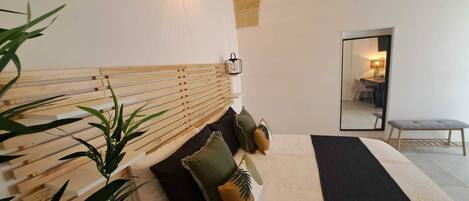 1 soverom, skrivebord, reiseseng for barn og wi-fi (inkludert)