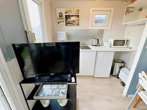 House | Private kitchen - Lovely Holiday Home in Vlaanderen With Garden (De Haan)