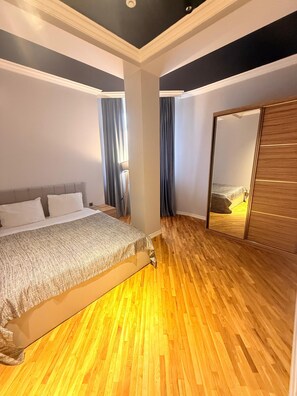Classic Apartment, 2 Bedrooms, Balcony, City View