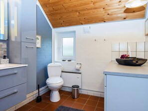 Bathroom - 4 Star Holiday Home in Vemb (Vemb)