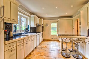 Private kitchen - Demeure Moulin Saint-laurent - Deauville (Deauville)