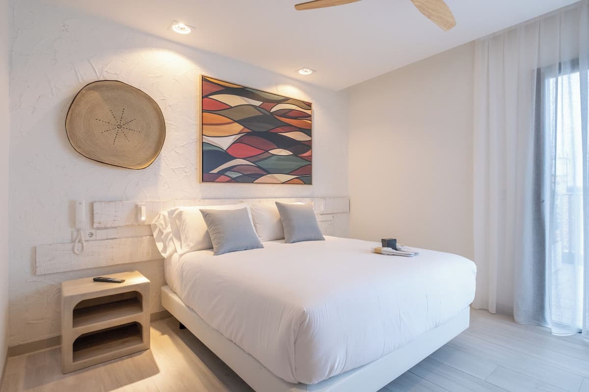 1 bedroom, minibar, in-room safe, desk