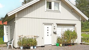 A single-story building with a gabled roof and a white exterior. - 4 Person Holiday Home in Onsala (Gottskar)