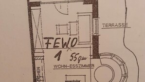 En plantegning, der viser et terrasseområde markeret som 'FEWO'.