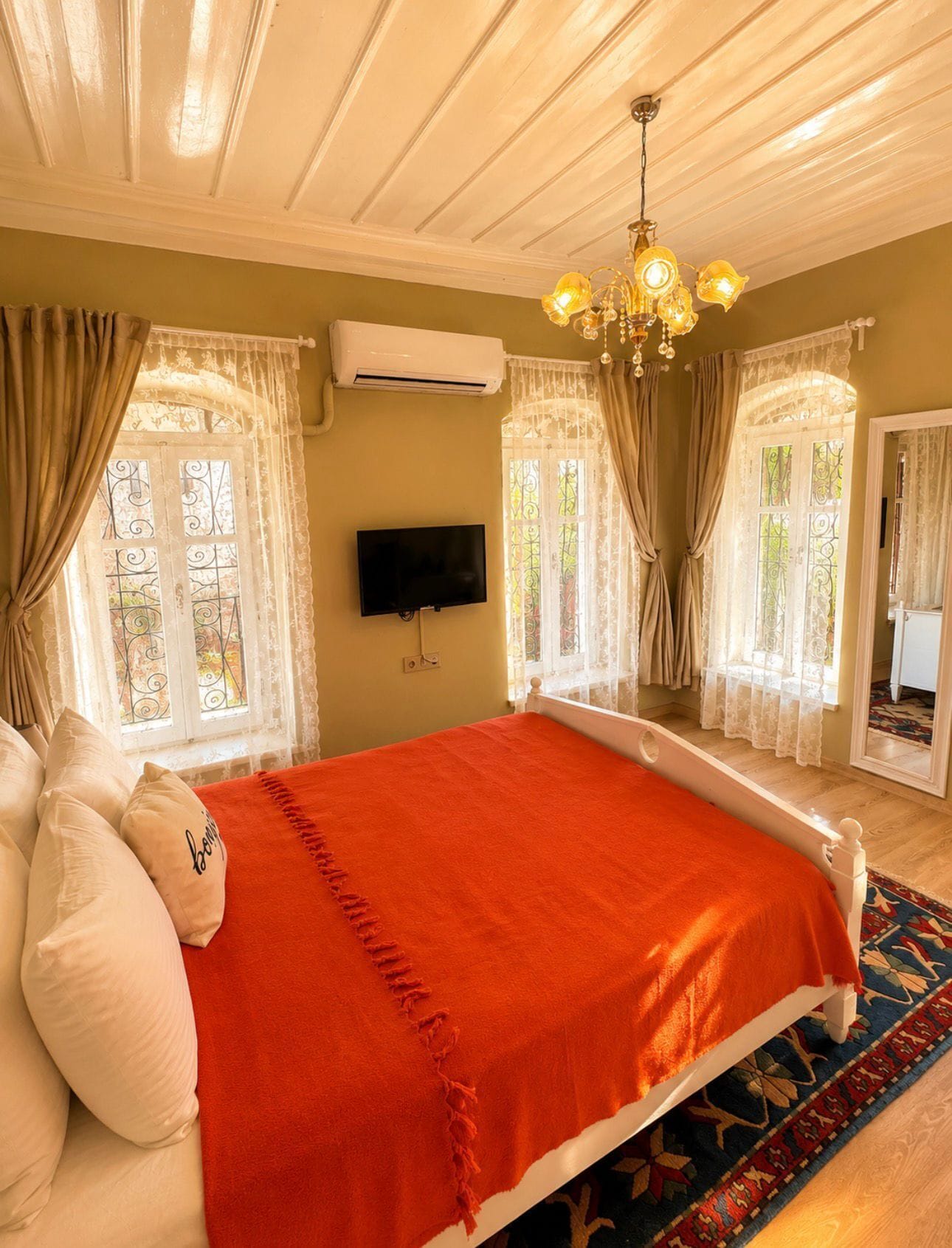 Deluxe Double Room | Iron/ironing board, free WiFi