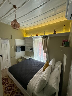 Deluxe Double Room | 1 bedroom, iron/ironing board, free WiFi