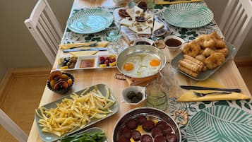 每日供应当地美食早餐(每人 TRY 250)