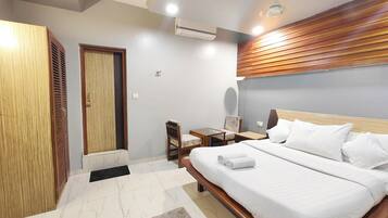 Superior Room | Premium bedding, WiFi (free), bed sheets