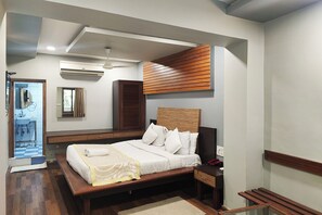 Comfort Room | Premium bedding, free WiFi, bed sheets - Hotel maharaja international (Abu Road)