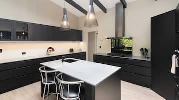 Ferienhaus, Gartenblick | Eigene Küche | Großer Kühlschrank, Mikrowelle, Ofen, Herdplatte