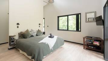 Hus, hageutsikt | 3 soverom, skrivebord for bærbar PC og blendingsgardiner