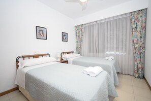 2 chambres, fer et planche Ă repasser, draps fournis