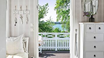House | Water view