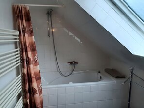 Apartment | Bathroom - Sonniges Dachgeschoss-refugium, Wildemann (Clausthal-Zellerfeld)