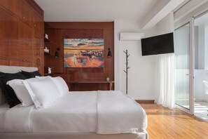 5 chambres, coffre-fort, bureau, fer et planche à repasser