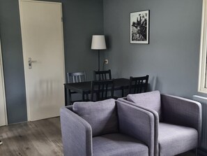 Chalet | Living room - Cozy Chalet on a Holiday Park Near Alkmaar (Hensbroek)