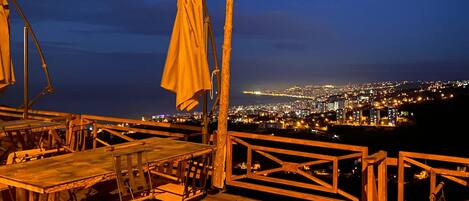 Classic Bungalow, Patio, Mountain View | Terrace/patio
