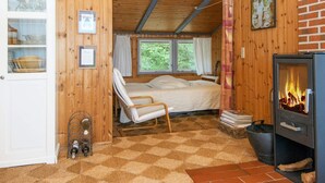 4 bedrooms, individually furnished - 7 Person Holiday Home in Knebel (Knebel)