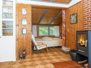 4 bedrooms, individually furnished - 7 Person Holiday Home in Knebel (Knebel)