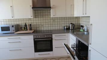 House | Private kitchen | Oven, electric kettle, toaster, highchair