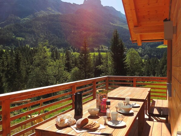 ชาเลท์ | รับประทานอาหารกลางแจ้ง