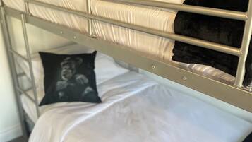 3 bedrooms, iron/ironing board, travel crib, free WiFi